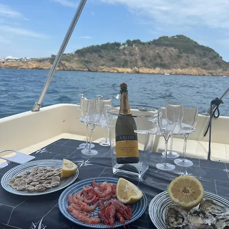 船上ホテル Noleggio Barche Charter Barche Napoli *