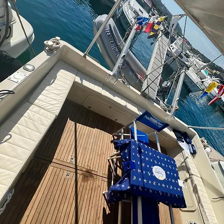 船上ホテル Noleggio Barche Charter Barche Napoli バーコリ